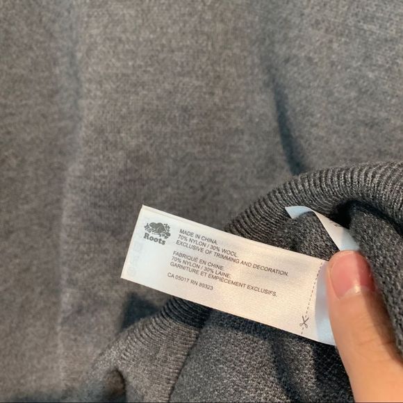 Gray Roots Sweater Size Small - Picture 5 of 7